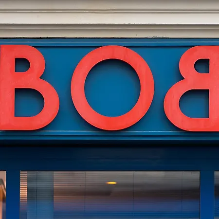 Ξενοδοχείο Bob 4*